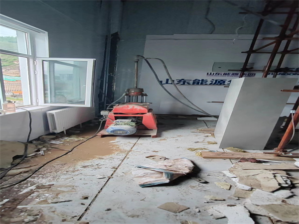 千家镇地基基础下沉墙体裂缝加固注浆顶升施工