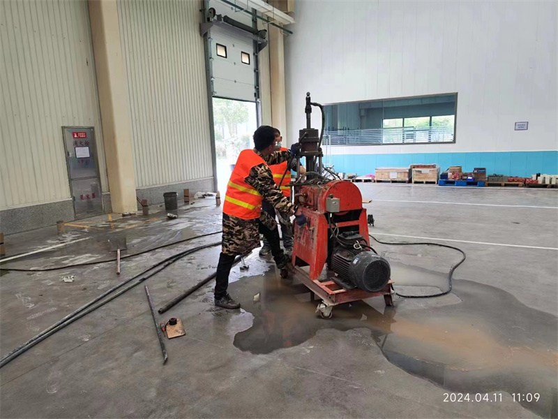 千家镇厂房地面下沉塌陷注浆加固施工